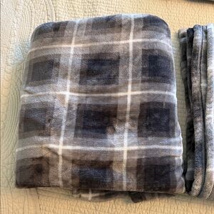 The Big One Gray Plaid Plush Throw Blanket